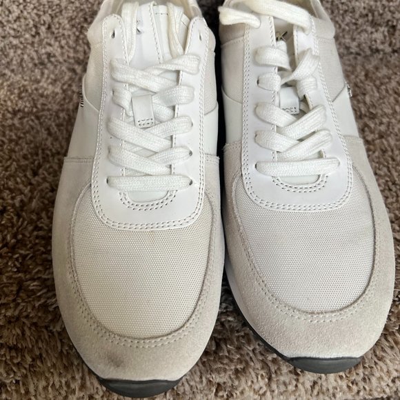 Michael Kors Women's Off White Leather Sneakers. - Picture 4 of 12